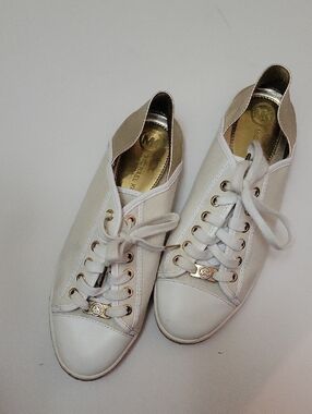 Michael Kors White and Gold Low-Top Lace-Up Sneakers EUC 8 Coastal Summer